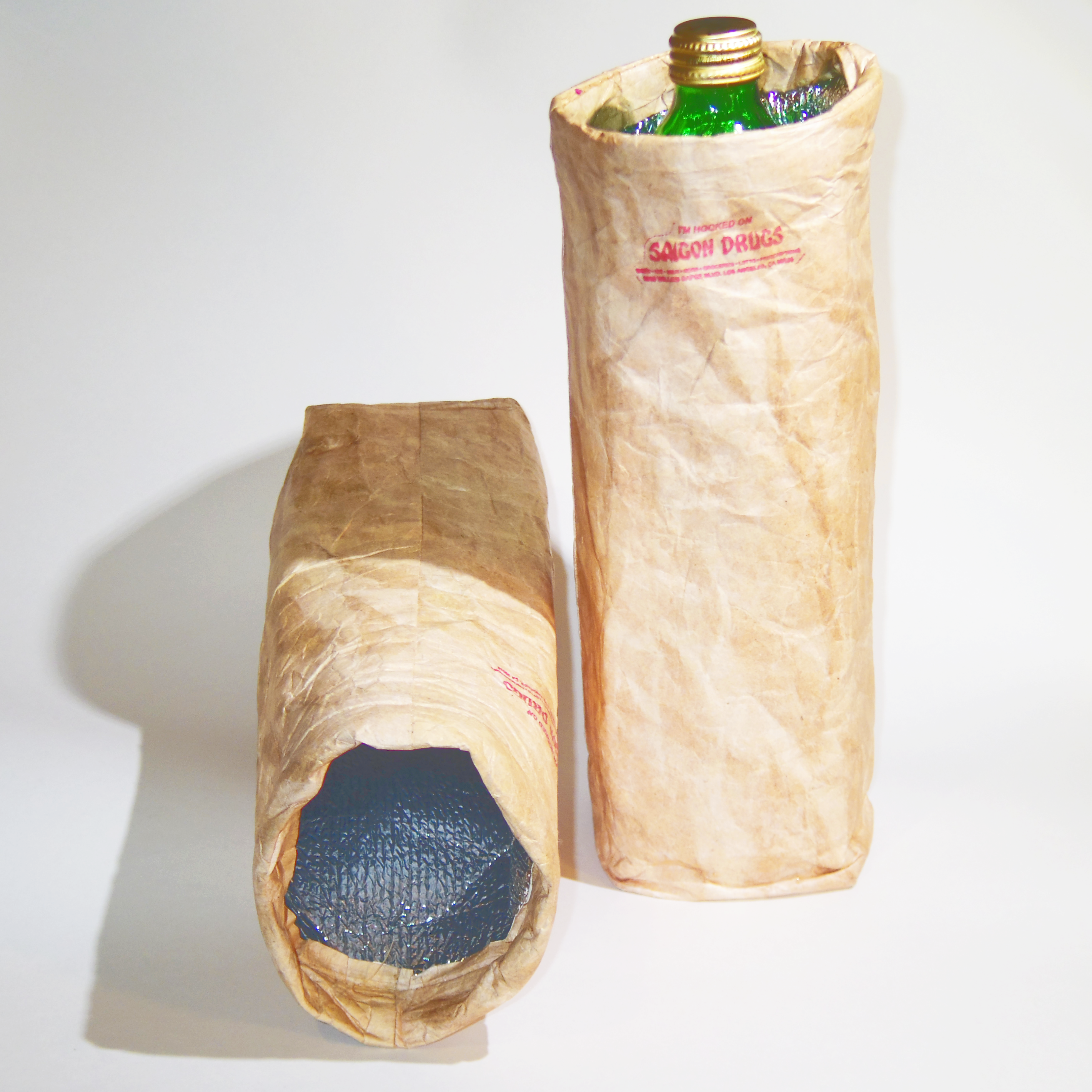 Insulated and reusable 40 oz/wine bottle koozie